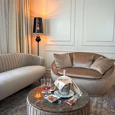 Aleksandar Palace Congress Center & מלון 5*